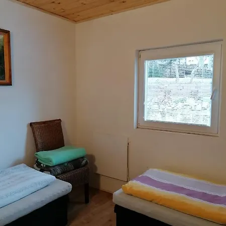 Na červené Louce 4 - Economy Class *